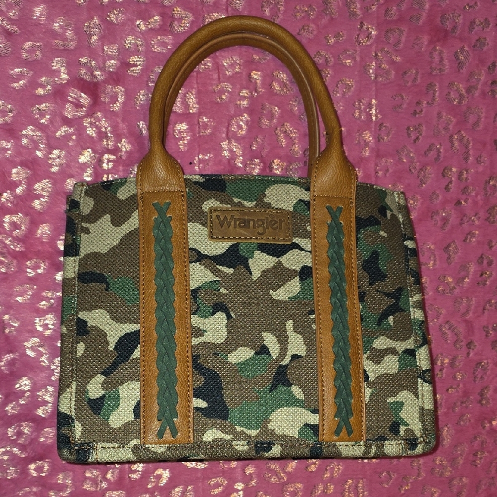 Wrangler Camouflage Tote Bag with Brown Handles